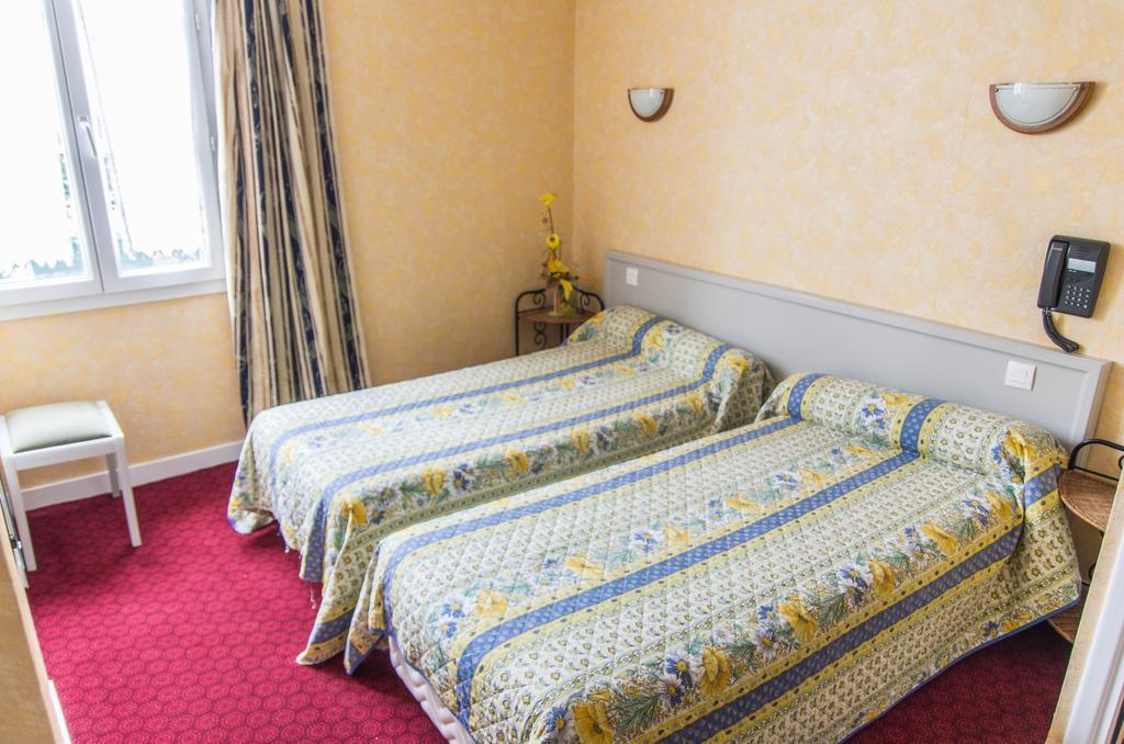 Hotel De La Gare Доль-де-Бретань Экстерьер фото