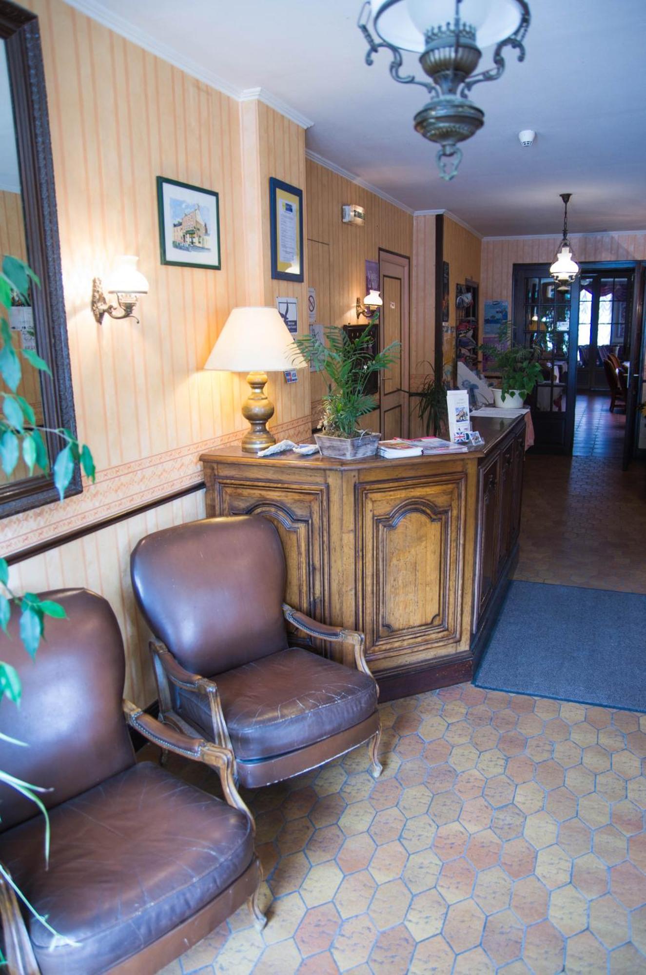 Hotel De La Gare Доль-де-Бретань Экстерьер фото