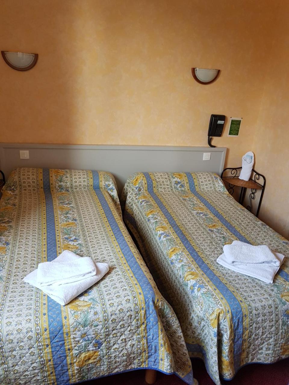 Hotel De La Gare Доль-де-Бретань Экстерьер фото