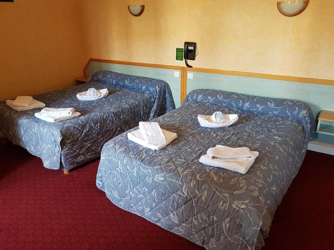 Hotel De La Gare Доль-де-Бретань Экстерьер фото